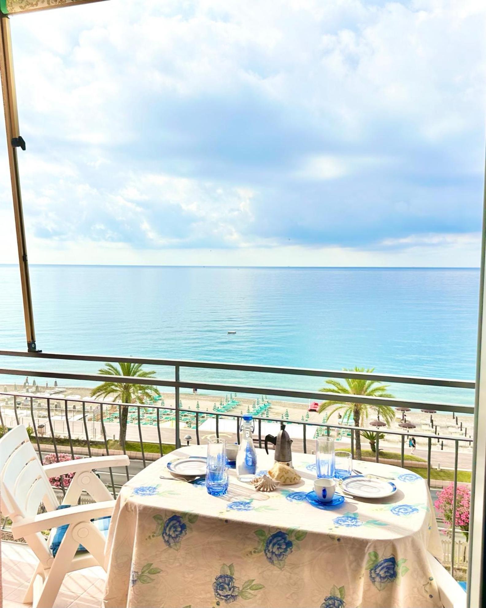 Apartamento Hostdomus - Pietra Blu Pietra Ligure Exterior foto
